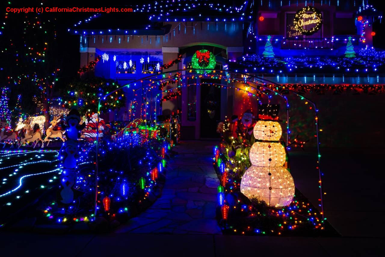 CaliforniaChristmasLights.com tracks hundreds of lit houses all over the state